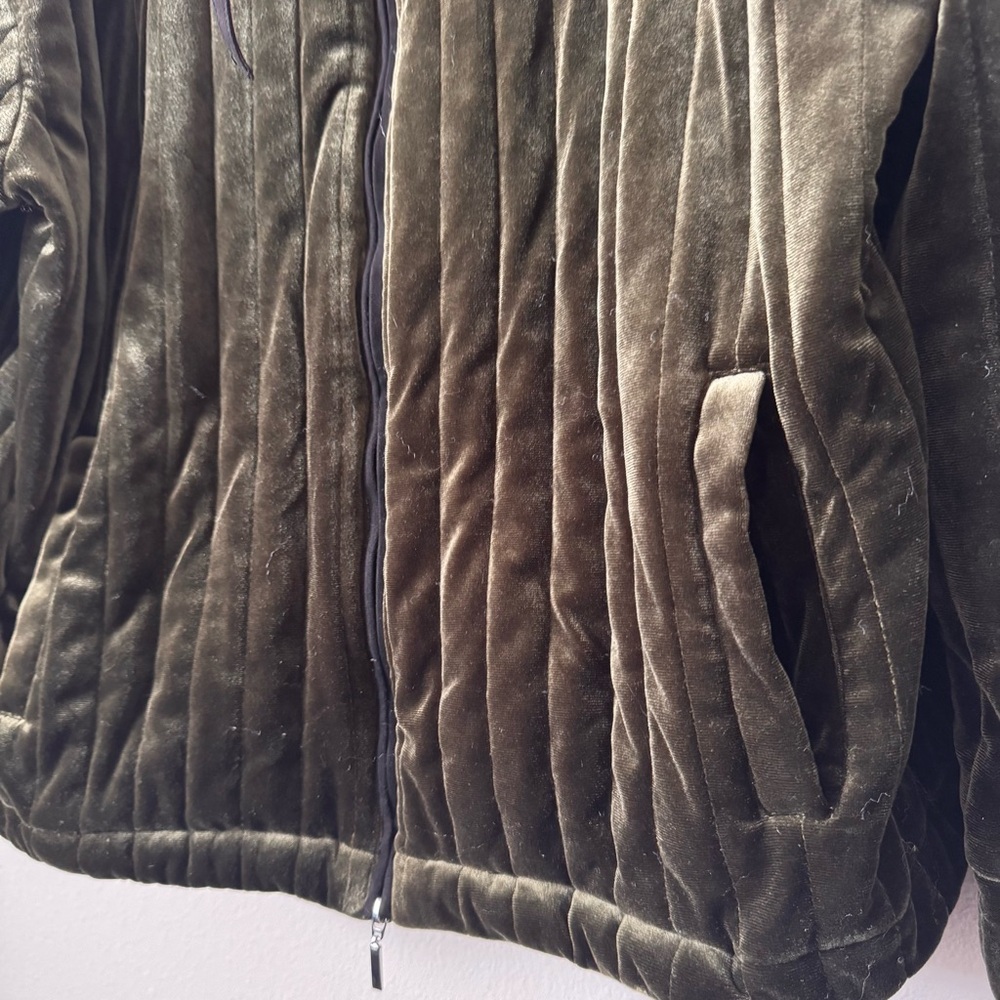 Lysse Shea Quilted Green Velvet Jacket - Picture 6 of 13